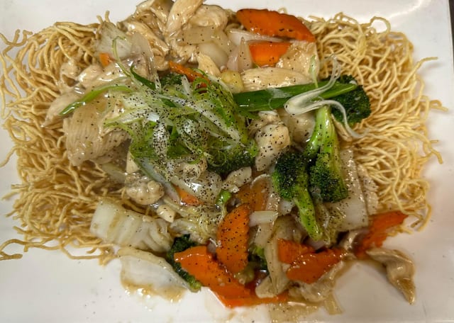Crispy Egg Noodle (Mi Xao Gion).